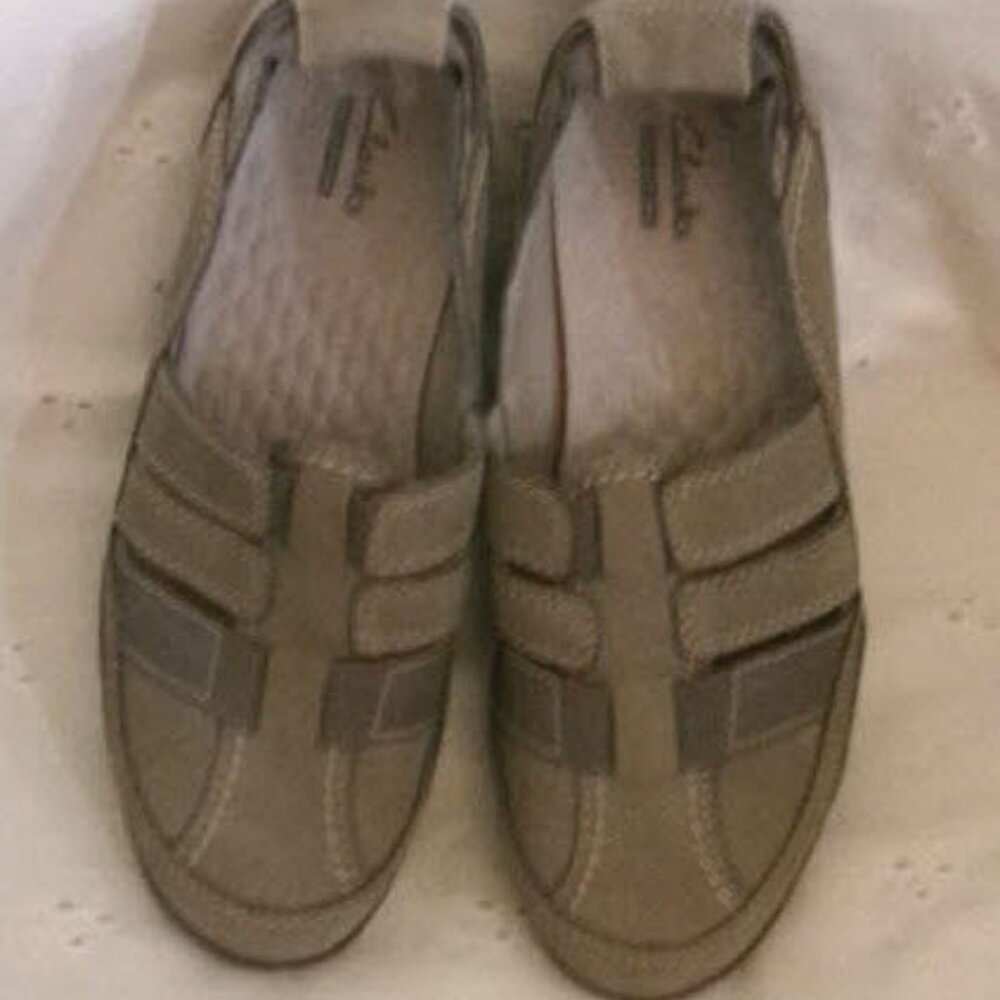 Clarks Haley Stork Tan Slip-On Flats ~ 8M - Picture 2 of 3